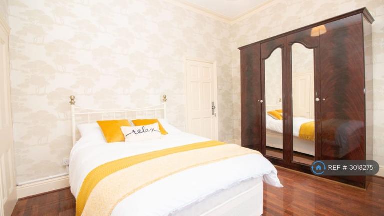Room Romer Road in Liverpool
