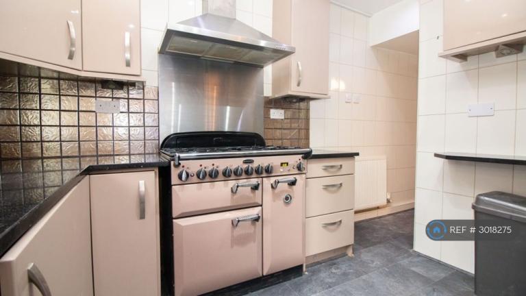 Room Romer Road in Liverpool