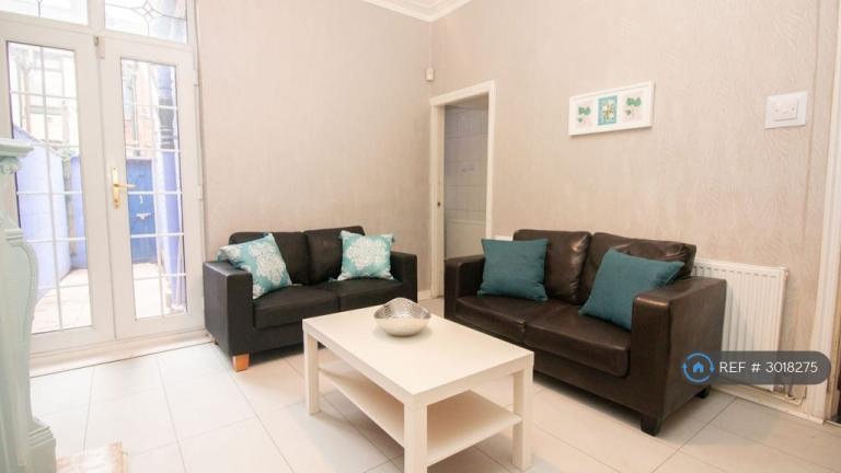 Room Romer Road in Liverpool