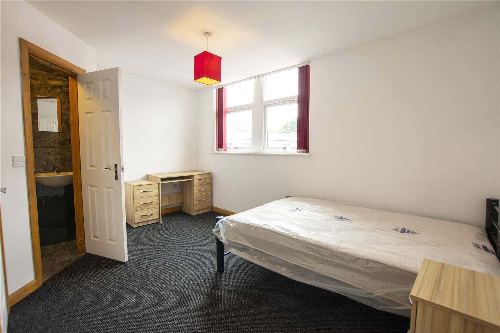 Flat Raddlebarn Road in Birmingham