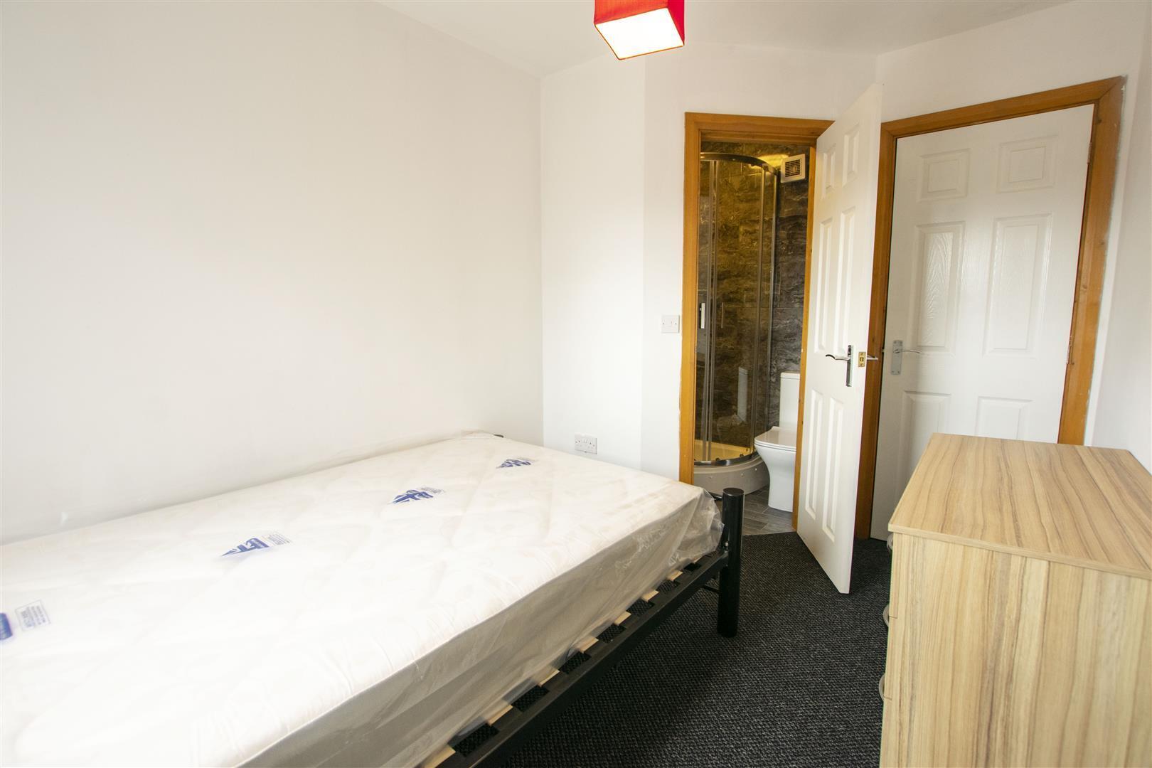 Flat Raddlebarn Road in Birmingham