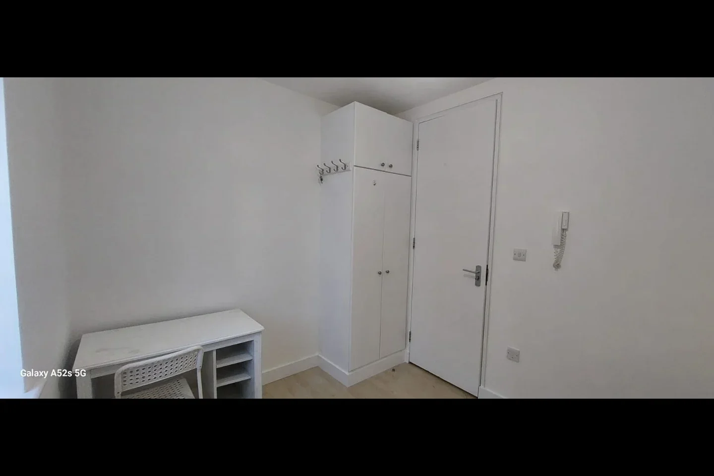 Room Garratt Road in Greater London