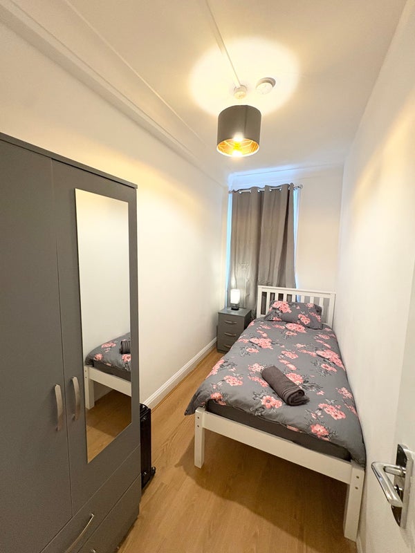 Room High Street in Greater London