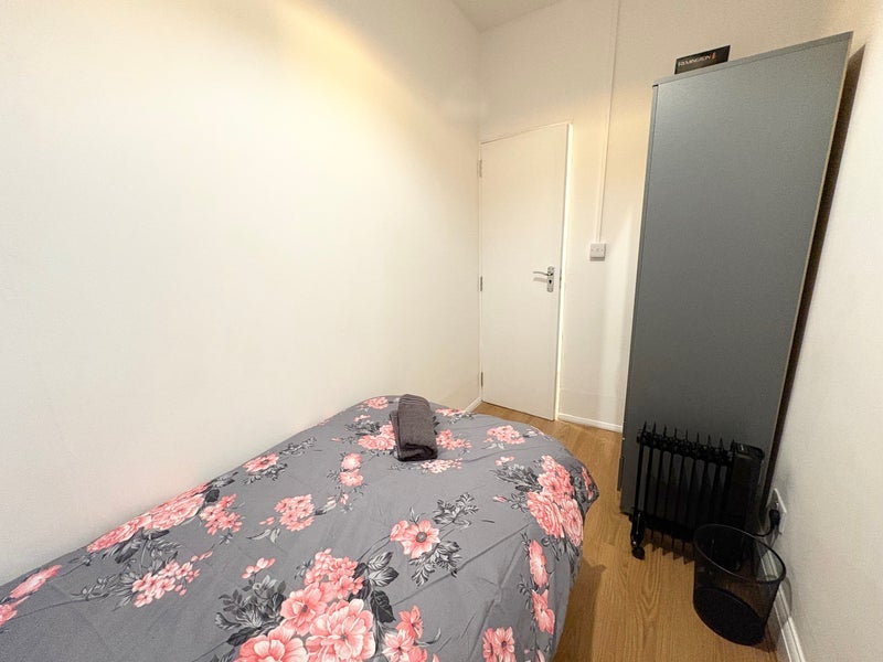 Room High Street in Greater London