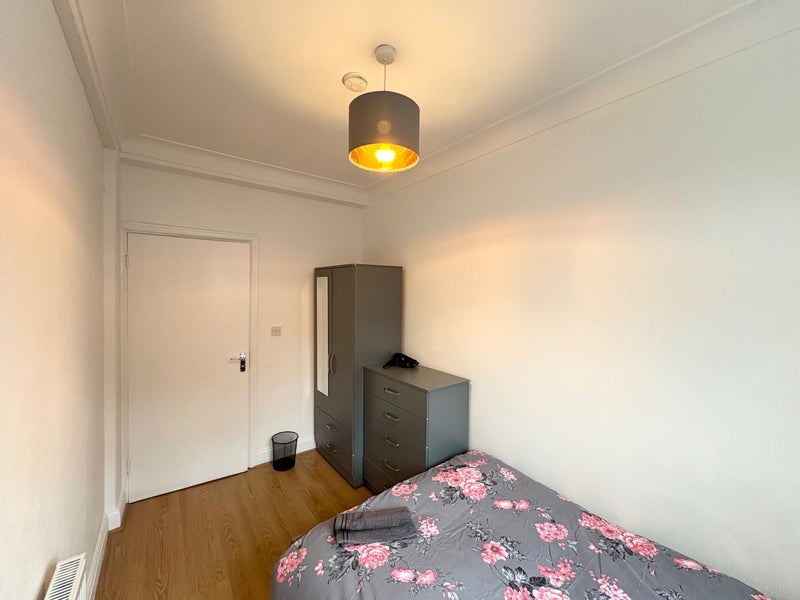 Room High Street in Greater London