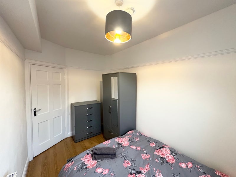 Room High Street in Greater London