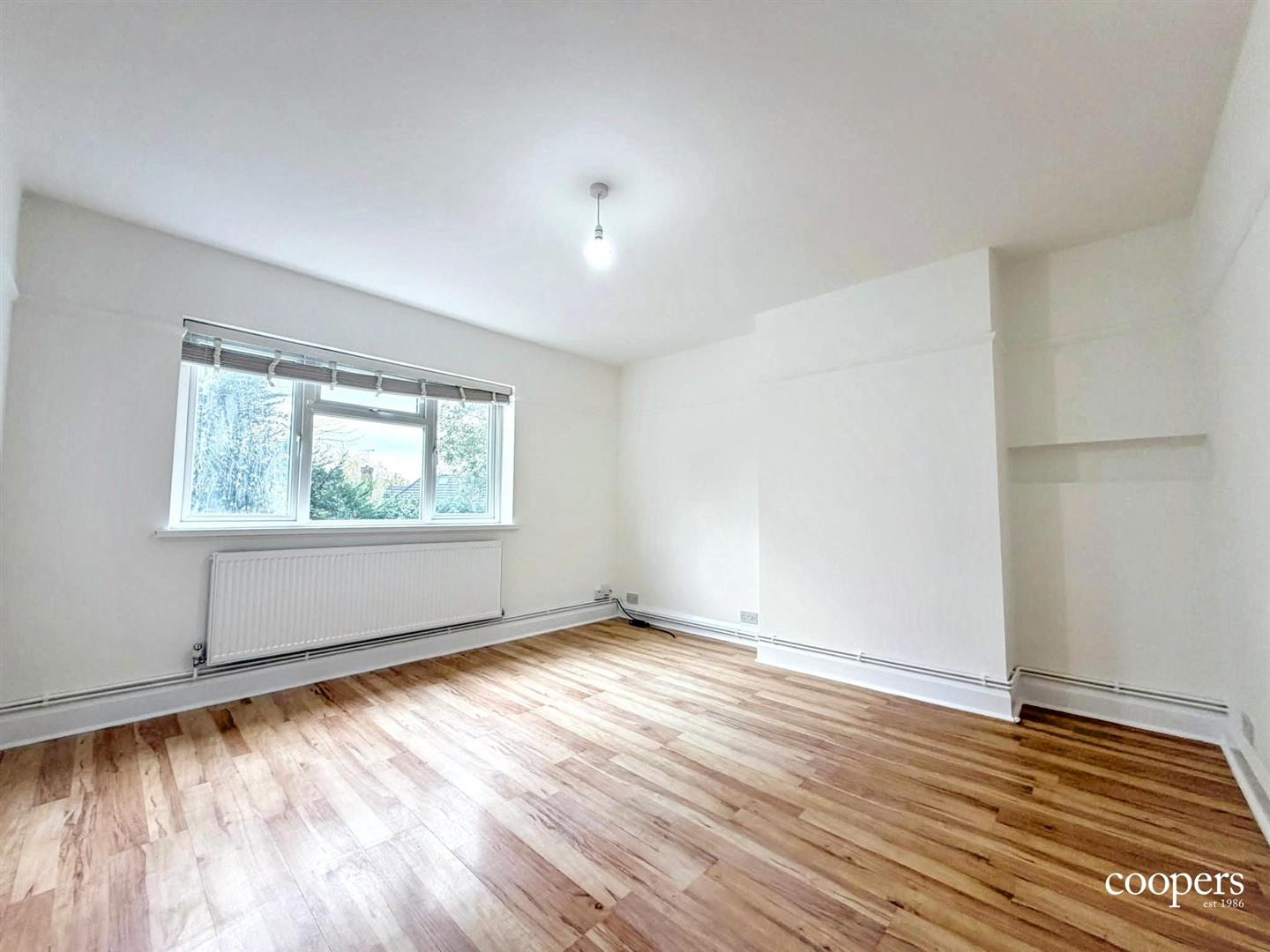 Flat Belmont Road in Greater London