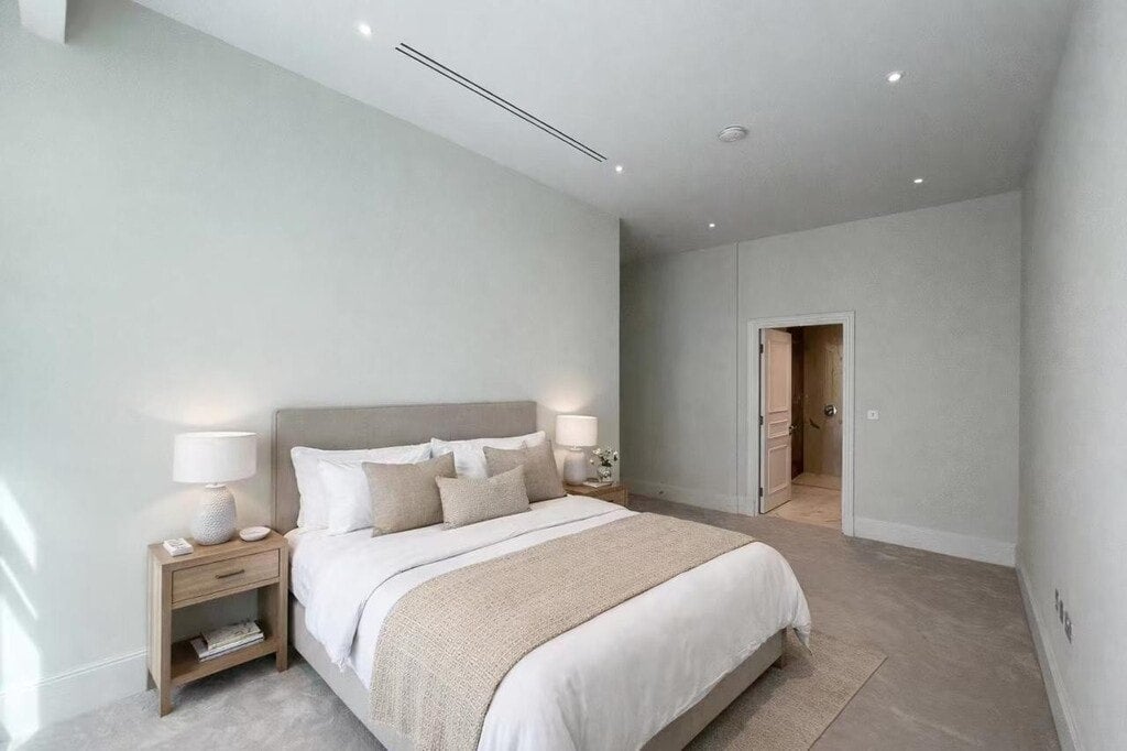 Flat Smith Square in City of Westminster