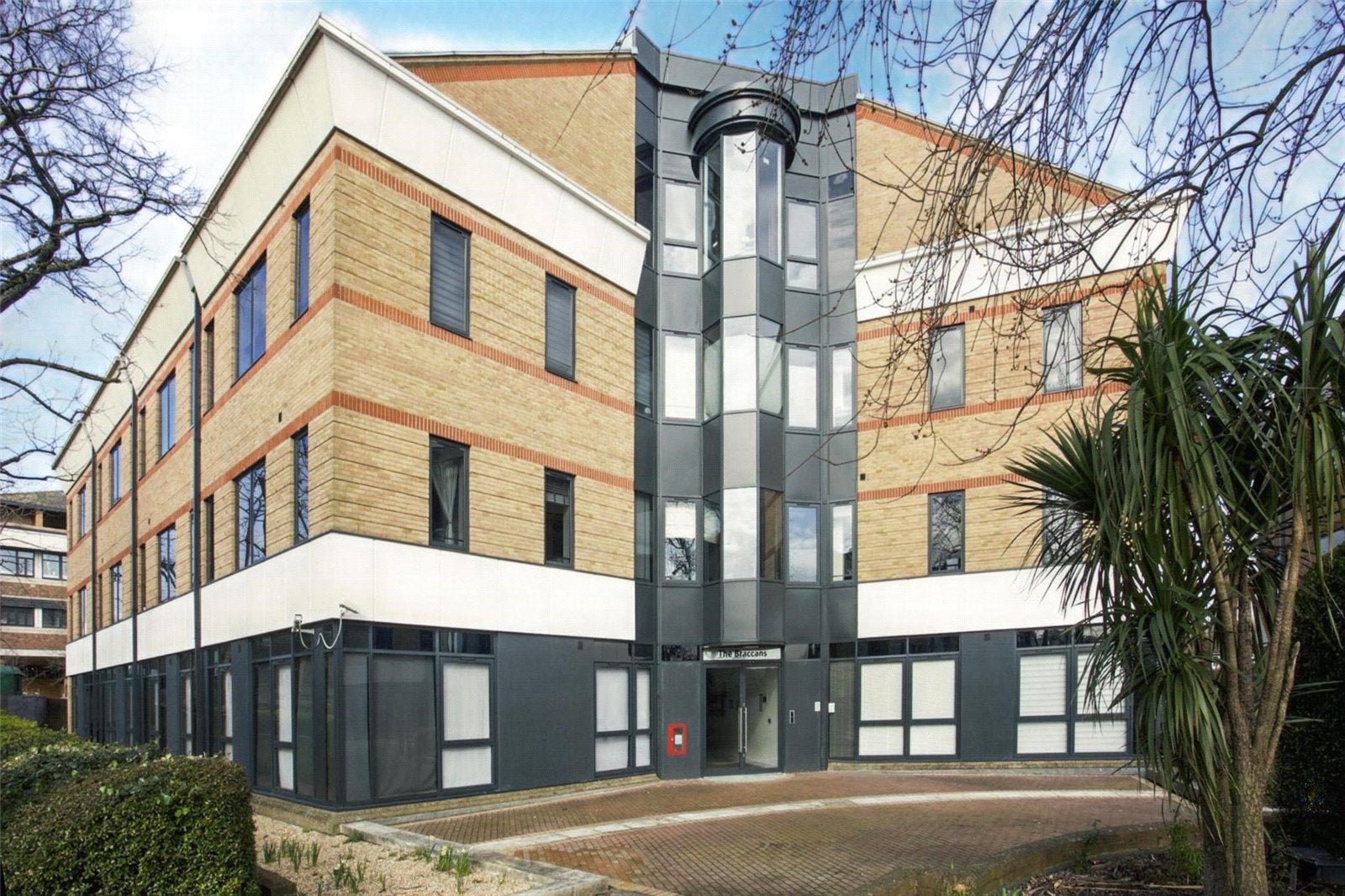 Flat London Road in Bracknell