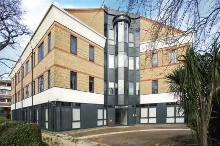 Flat London Road in Bracknell