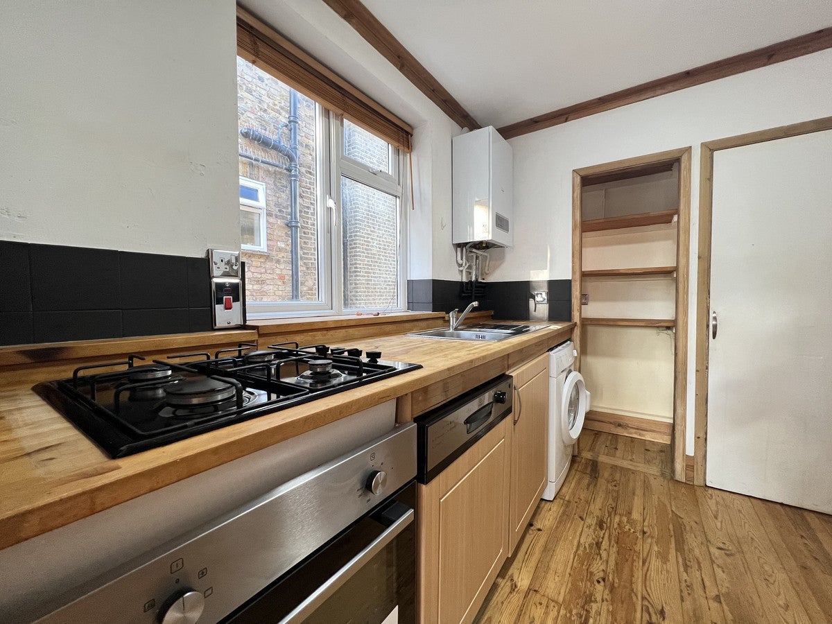 Flat Lansdowne Road in Greater London