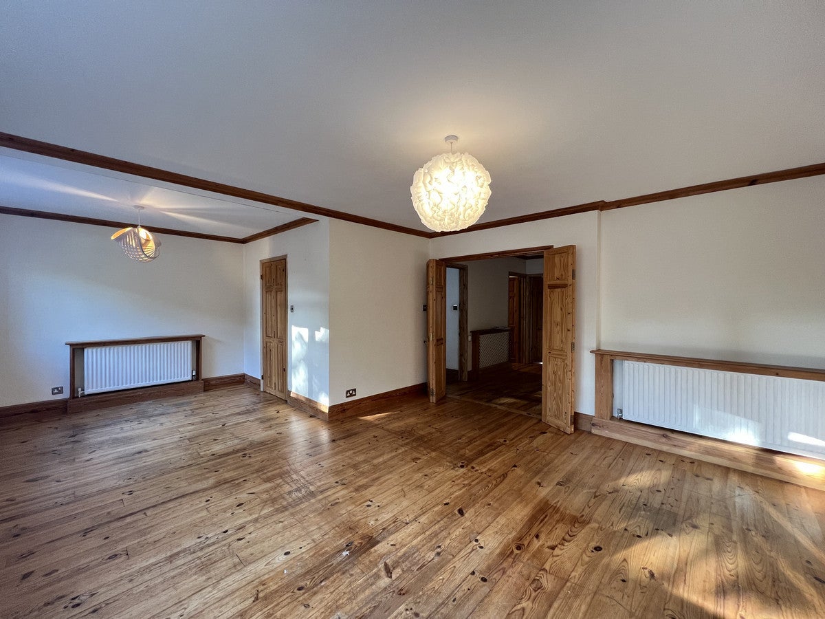 Flat Lansdowne Road in Greater London