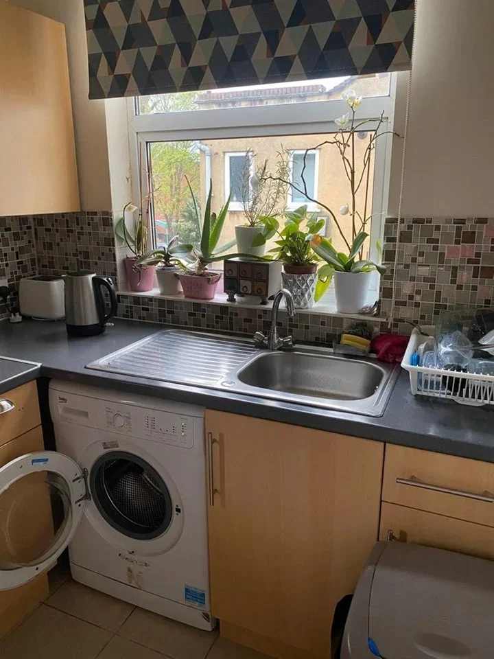 Flat Albert Road in Greater London