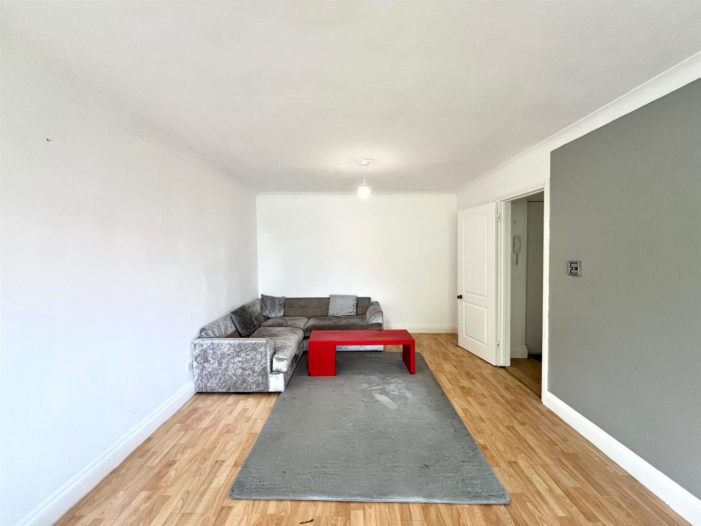 Flat The Ridgeway in Greater London
