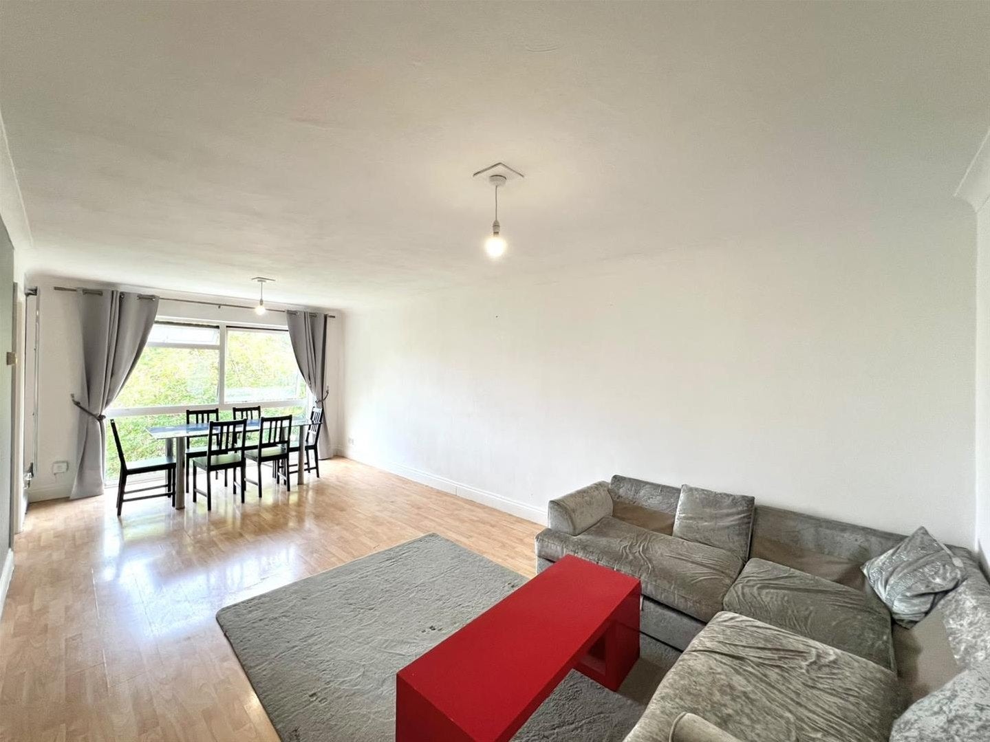 Flat The Ridgeway in Greater London