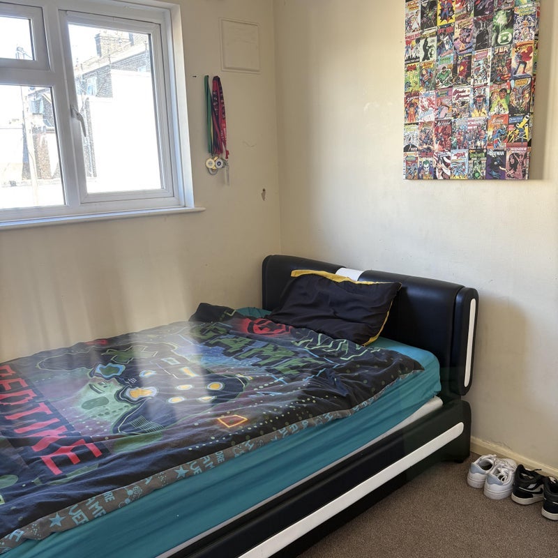 Room Well Street in Greater London