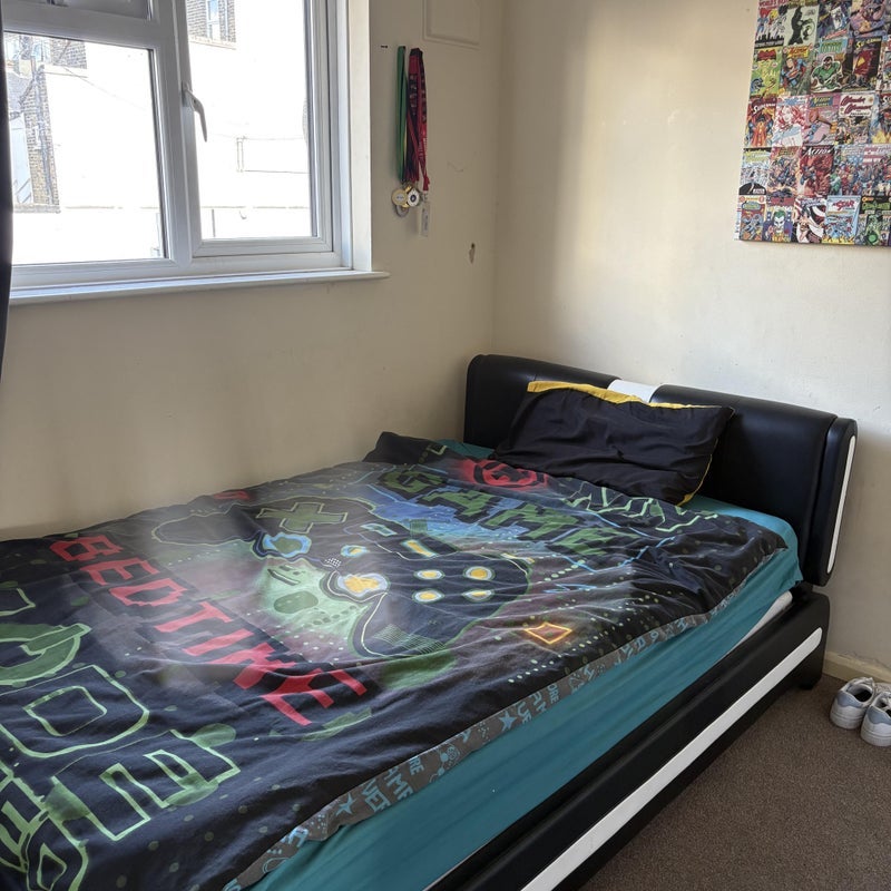 Room Well Street in Greater London