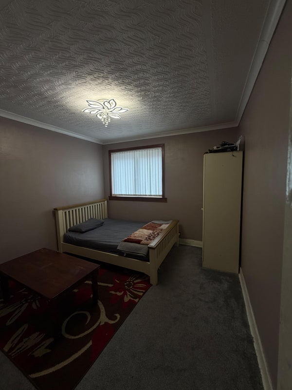 Room Main Street in Rutherglen