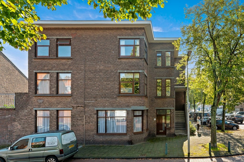 Appartement Van Zeggelenlaan 8 in Den Haag