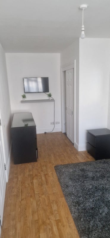 Room Harepit Close in Greater London
