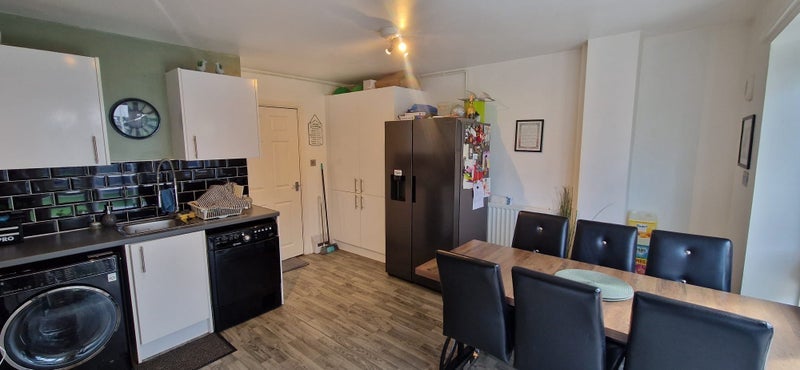 Room Harepit Close in Greater London