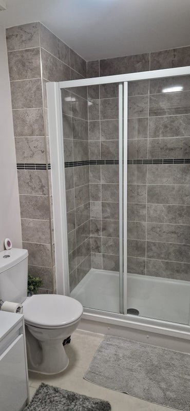 Room Harepit Close in Greater London