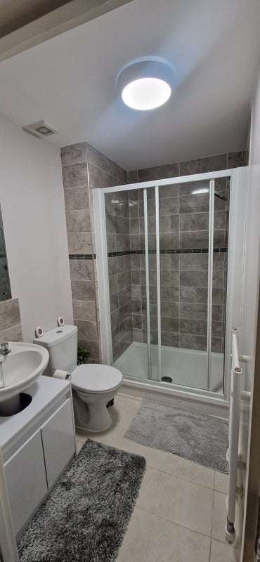 Room Harepit Close in Greater London