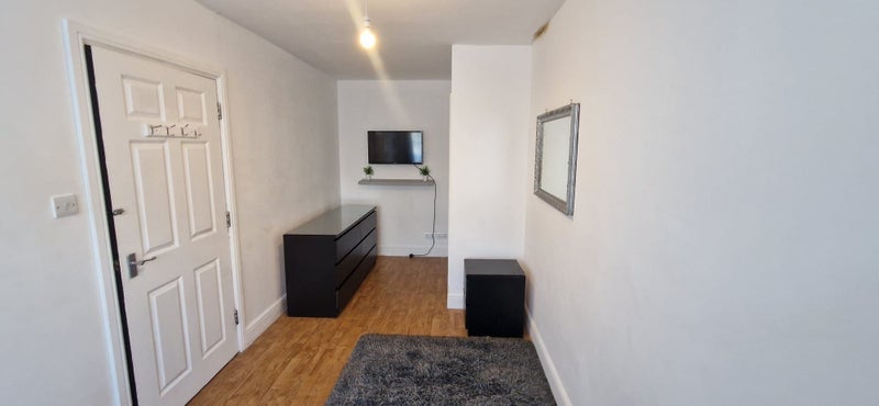 Room Harepit Close in Greater London