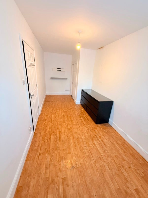 Room Harepit Close in Greater London
