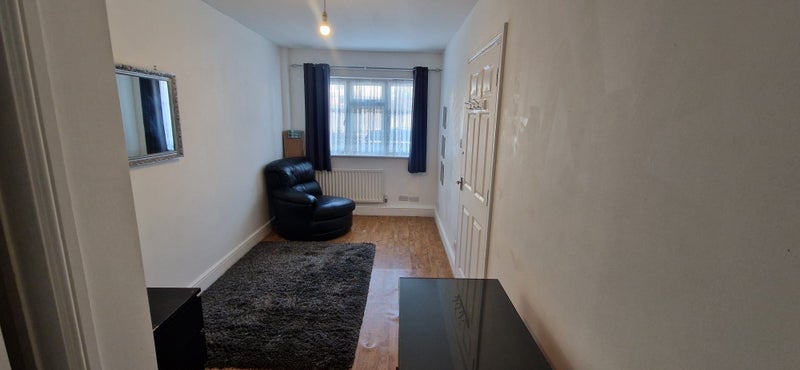Room Harepit Close in Greater London
