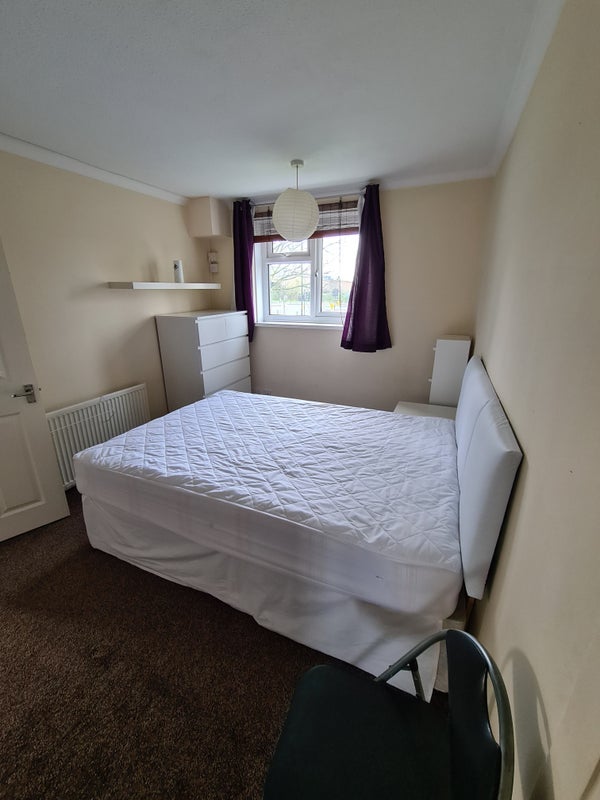 Room Winvale in Slough