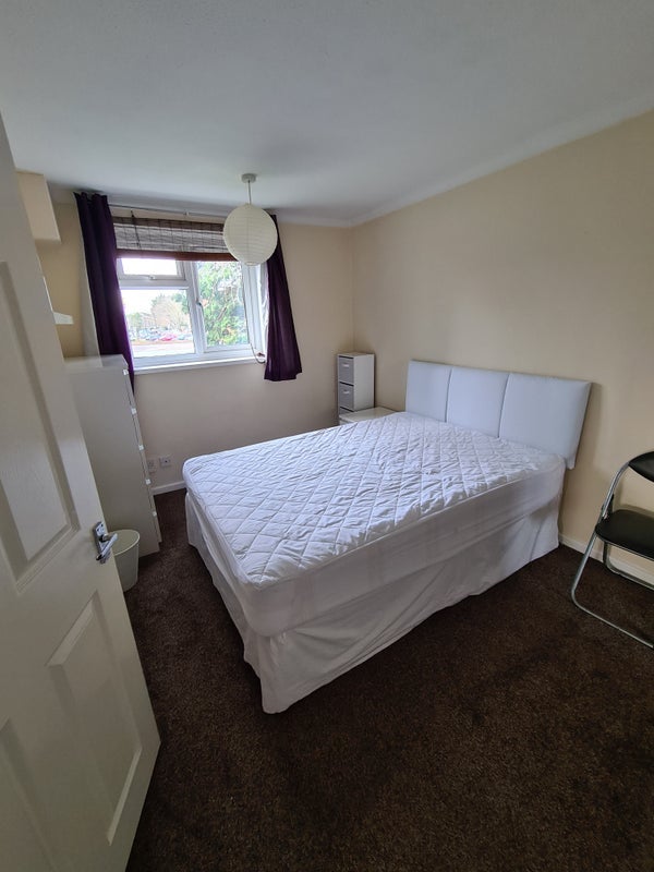 Room Winvale in Slough