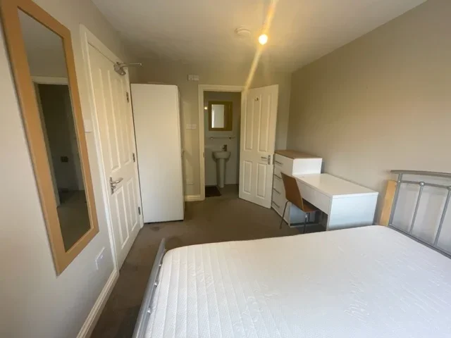 Room Denton Close in Luton