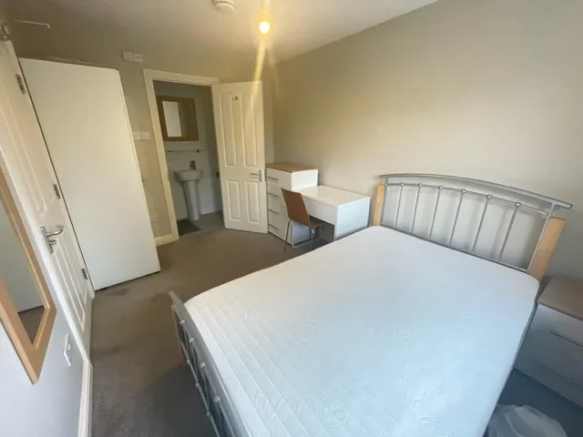 Room Denton Close in Luton