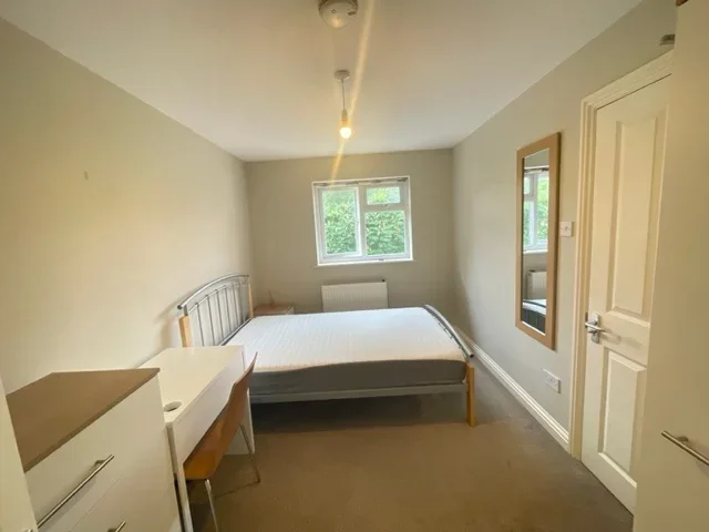 Room Denton Close in Luton