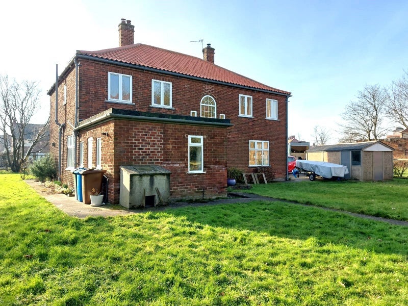 House Orchard Park Road in Hull