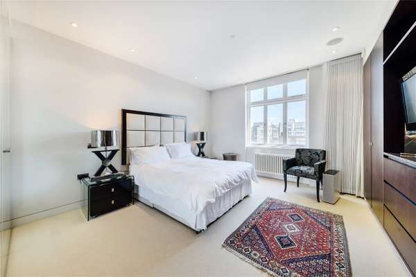 Flat Sloane Street in Greater London