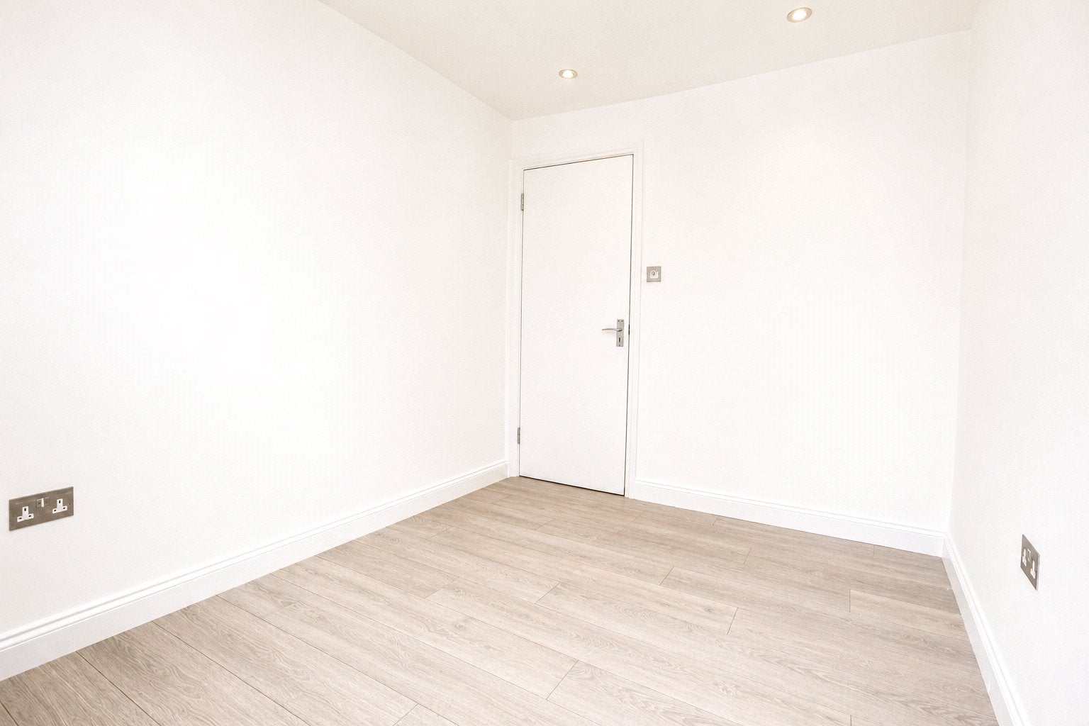 Flat Cypress Road in Greater London