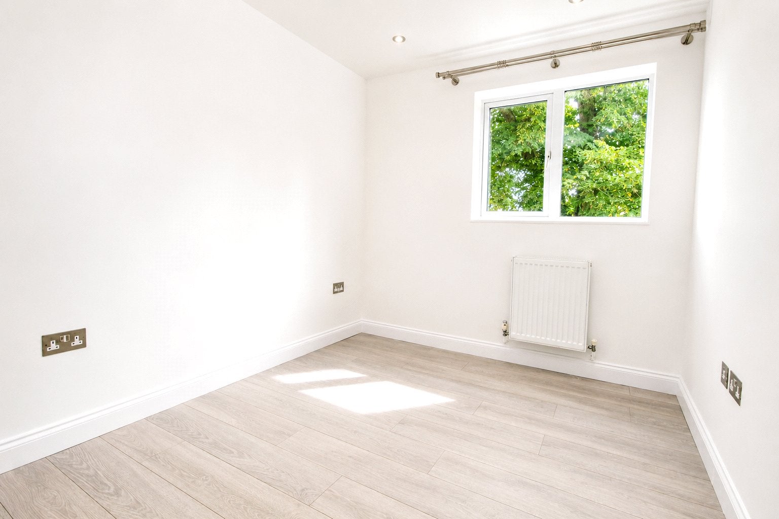Flat Cypress Road in Greater London