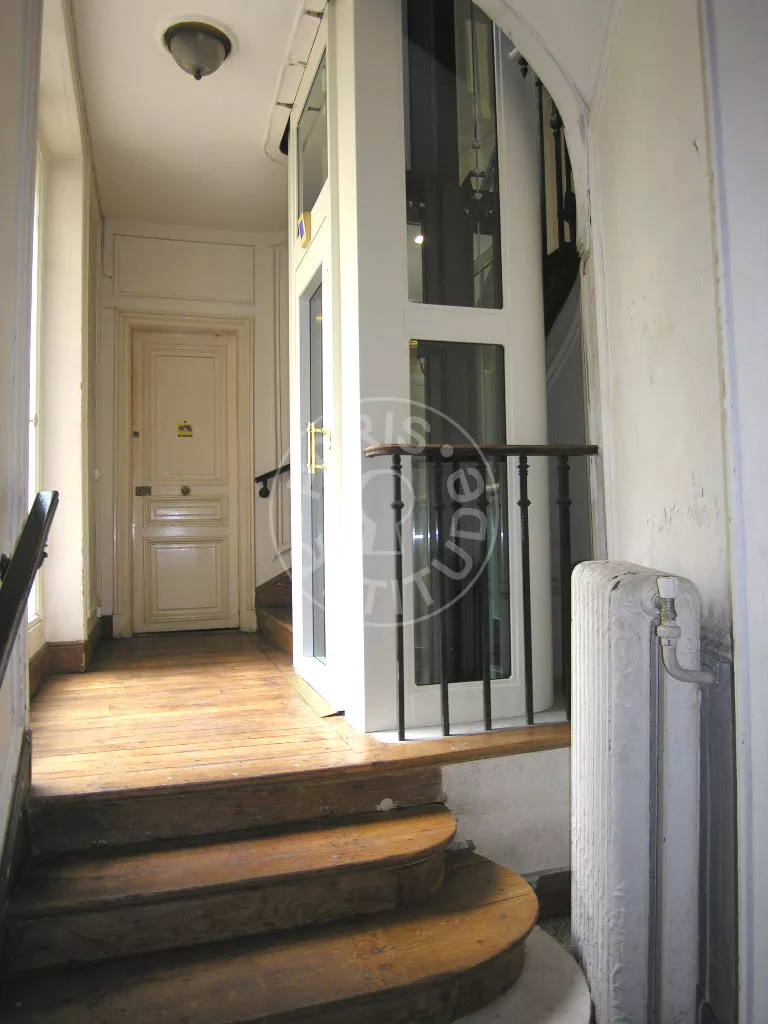Flat Rue Godot-de-Mauroy in Paris