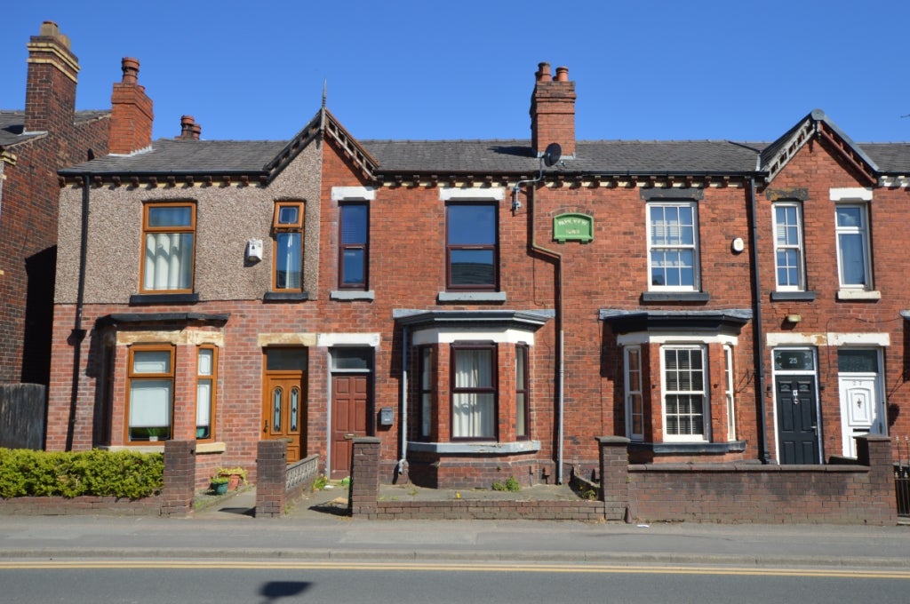 Flat Warrington Road in Ashton-in-Makerfield