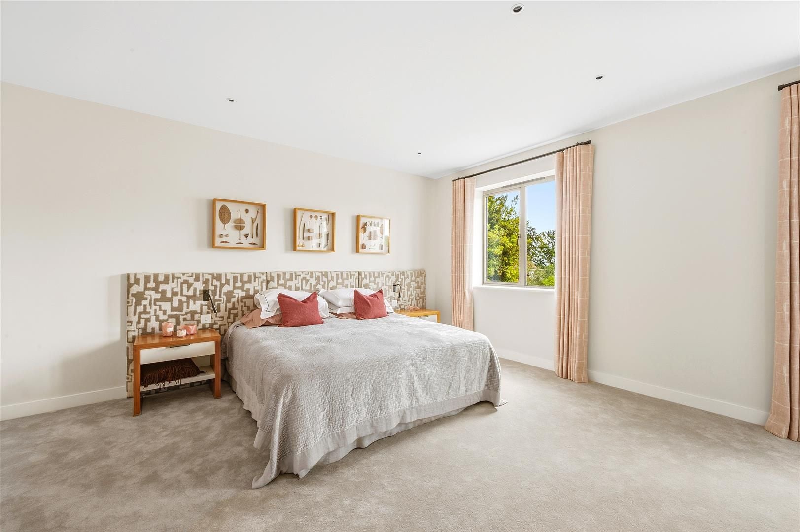 House Coombe Lane West in Greater London