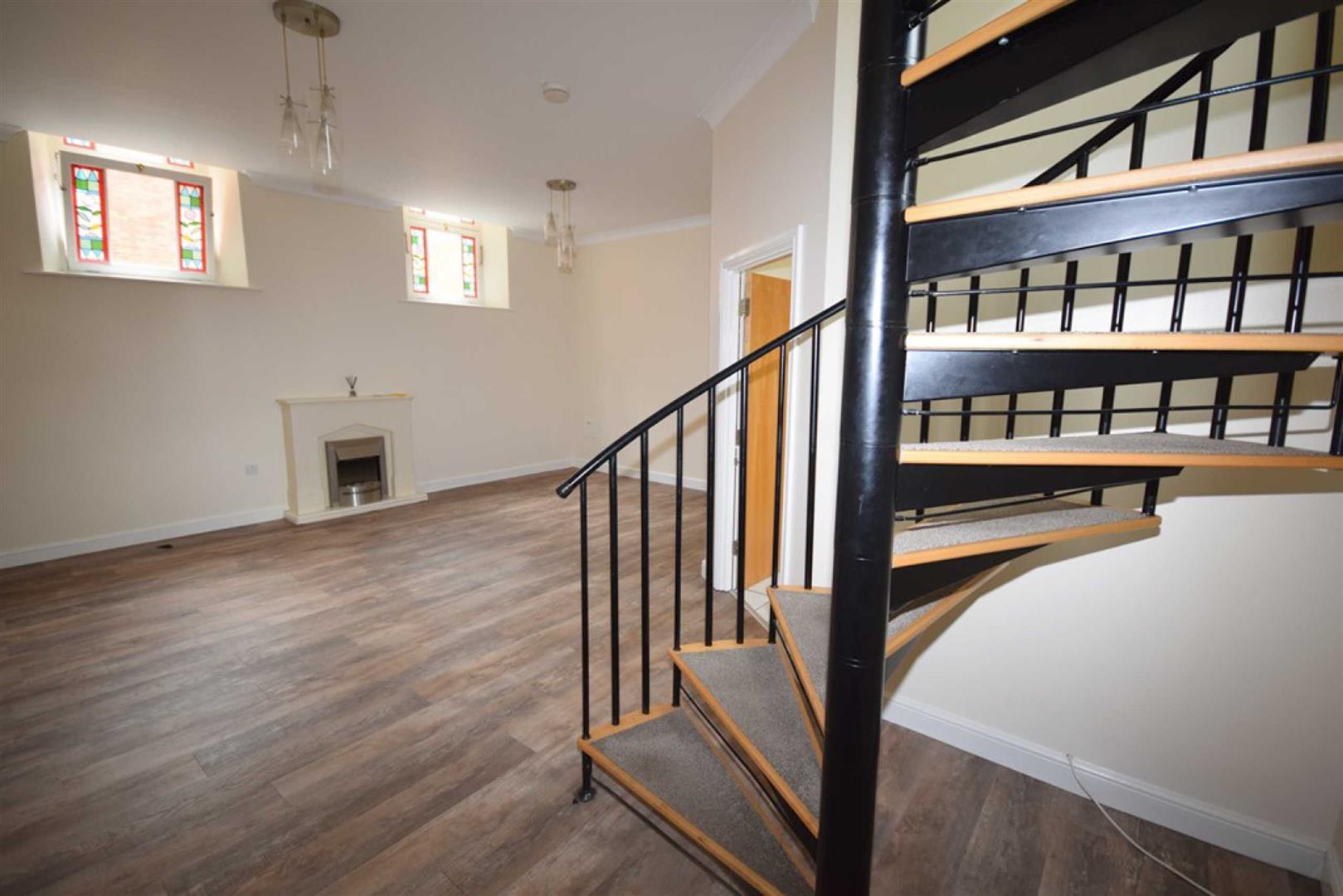 Flat St Laurence Gardens in Amber Valley