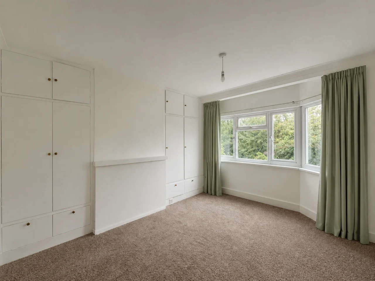 House Markmanor Avenue in Greater London