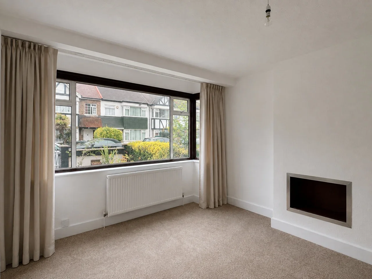 House Markmanor Avenue in Greater London