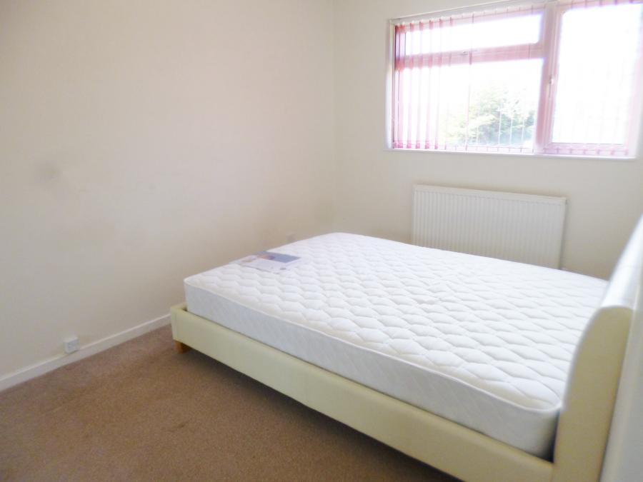 House Meadow Road in Hertsmere