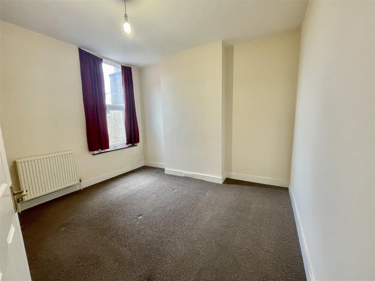 Flat Pinner Road in Greater London