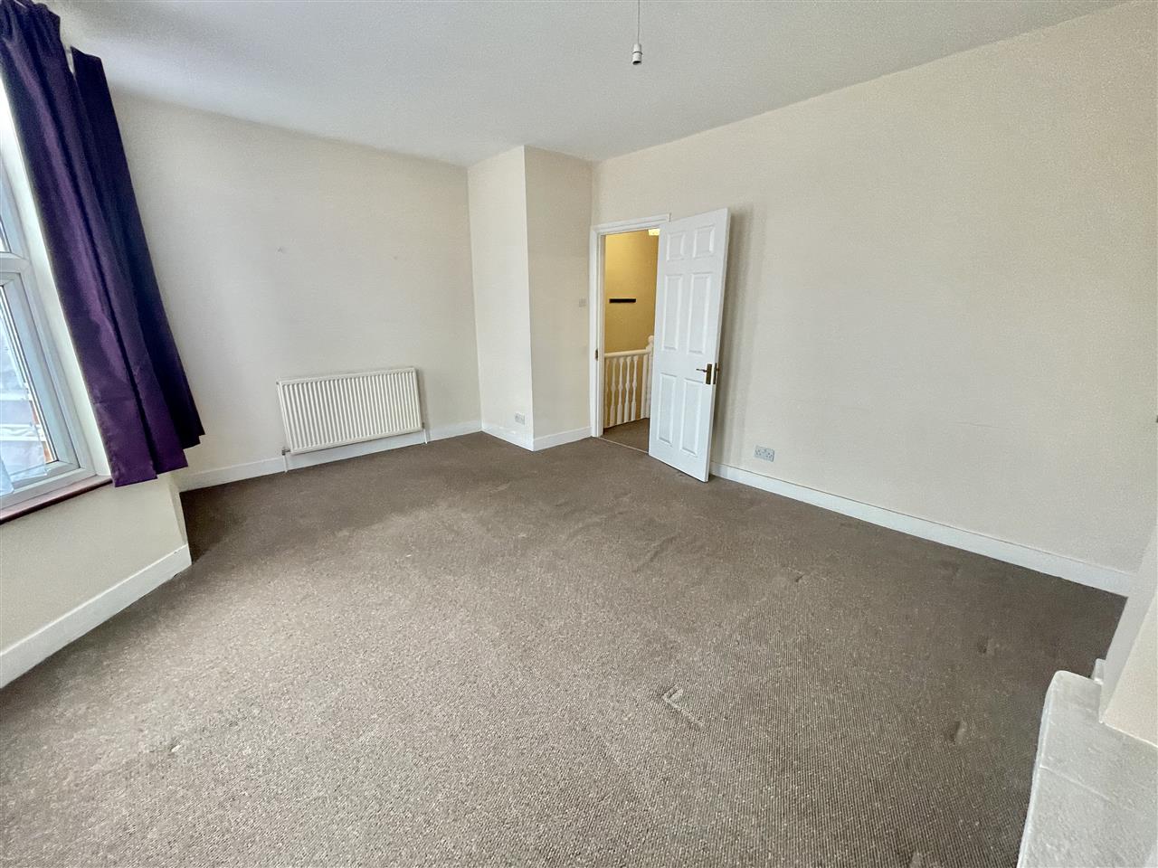 Flat Pinner Road in Greater London
