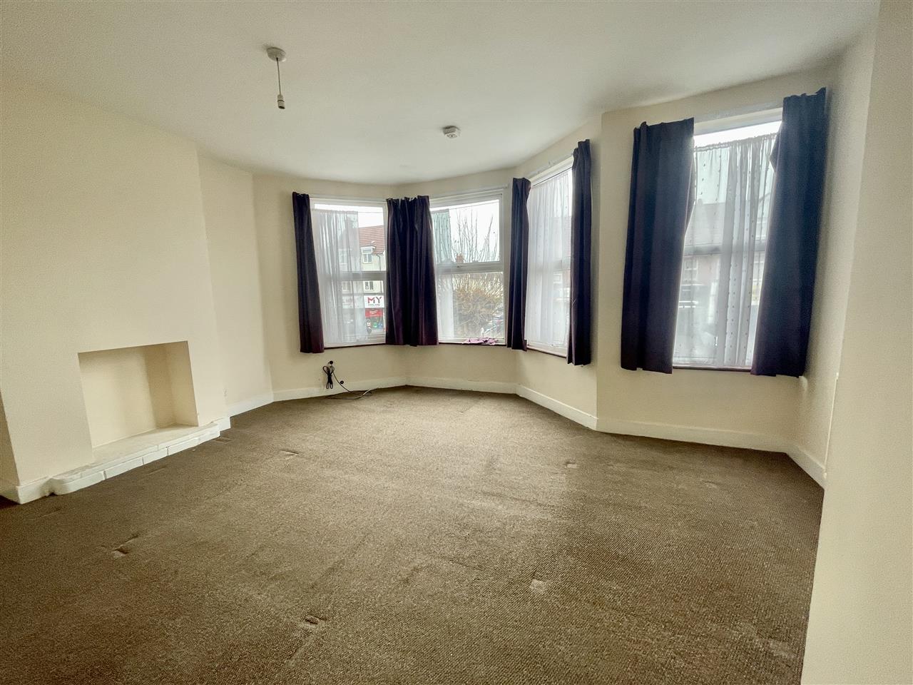 Flat Pinner Road in Greater London