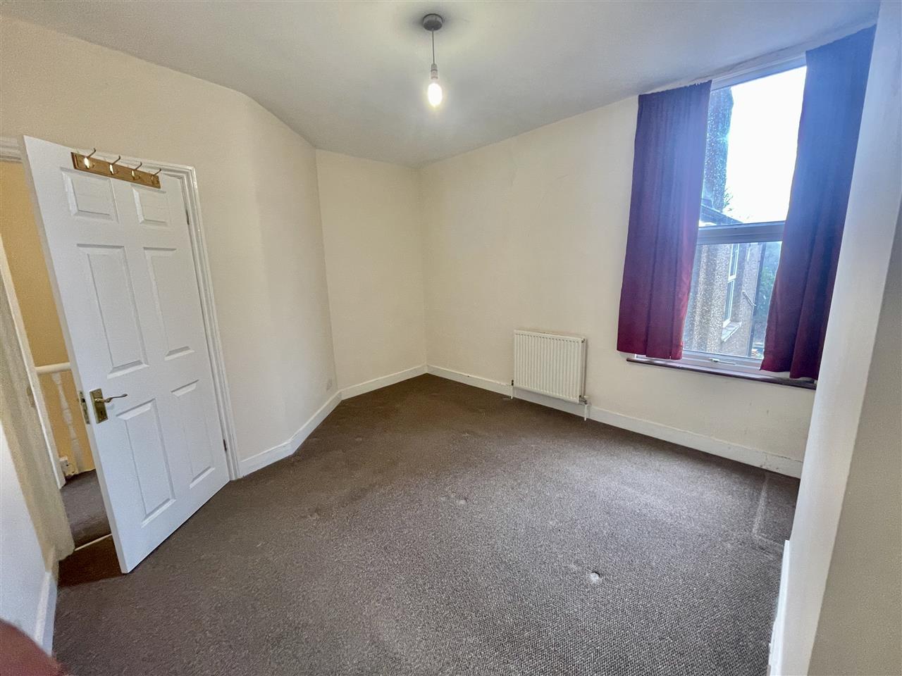 Flat Pinner Road in Greater London